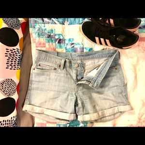 Levi’s denim shorts // boyfriend fit // sz 28